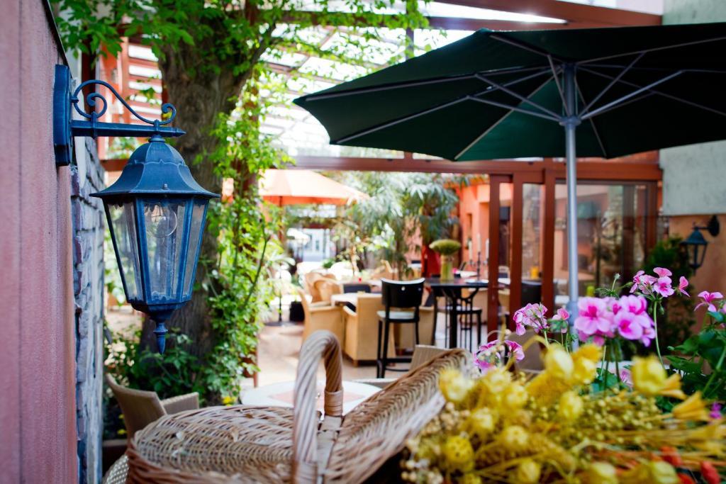 Hotel Atrium นิตรา ภายนอก รูปภาพ